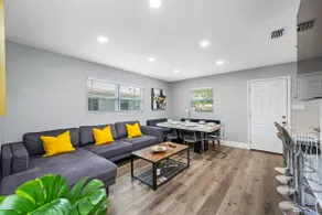 Heated Pool, 5 Min to Busch Gardens 3BR Sleeps 6, Sunlit Pool Haven - Image 2