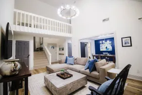 Stunning Lake House 4Bdm w/ Sandy Beach Access - Image 4