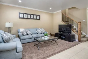 A La Mode Stunning 4 bedroom Orem Home - Image 2