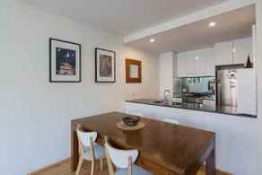Treetops Erskineville Apartment w Parking & Aircon - Image 5
