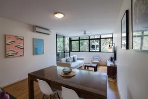 Treetops Erskineville Apartment w Parking & Aircon - Image 4