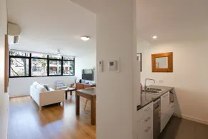 Treetops Erskineville Apartment w Parking & Aircon - Image 3