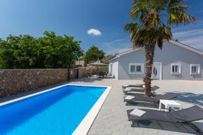 Villa Mia mit Pool in Garica - Image 2