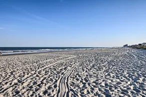 Eclectic Condo w/ Balcony: 1 Block to Beach! - Image 3