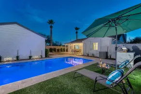 Mid-Century Modern Charmer with FREE heated pool! - Image 2