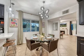 Mid-Century Modern Charmer with FREE heated pool! - Image 4