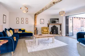 Chapel Cottage at Pond Hall Farm, Stunnning Property with Private Hot Tub, Hadleigh - Image 2