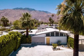 Mid-Century Gem - Pool Jacuzzi & Secret Bedroom - Image 2