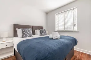 STYLISH 4 BED 2 BATH & PARKING - PINEWOOD HEATHROW - By Tempstay - Image 3