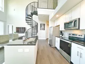 Luxury Loft w/ 2 BDR Free Gym and Resort Pool - Image 2