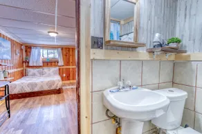 6 Renovated Cozy Room Dog Friendly Motel Leadville - Image 5