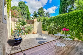 Bike house, garden, parking, air conditioning, train station within walking distance - Image 2