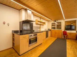 Apartment with terrace - Image 3