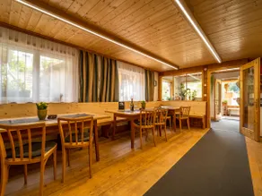 Apartment with terrace - Image 2