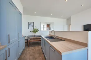 Host & Stay - Sand & Surf - Image 5