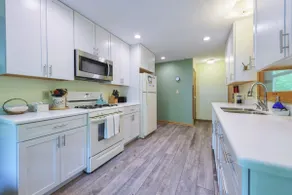 Sunset Bluff: Tranquil 3BR Retreat in Fennville - Image 5