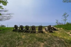 Sunset Bluff: Tranquil 3BR Retreat in Fennville - Image 2