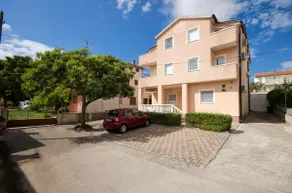 Apartments and Rooms Mladen (24281-A3) - Vodice - Image 2