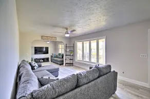 Bluefield Retreat w/ Pool Table: Near Parks! - Image 4
