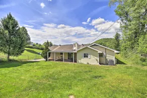 Bluefield Retreat w/ Pool Table: Near Parks! - Image 2