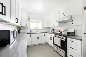 Spacious Sleek Home - Image 2