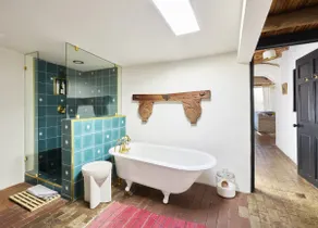 Spacious Stylish Niji Suite - Image 3