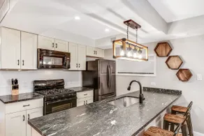 Stunning & Glamorous 3BR-3BA - Sleep 10! - Image 3