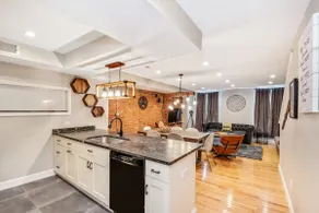 Stunning & Glamorous 3BR-3BA - Sleep 10! - Image 2