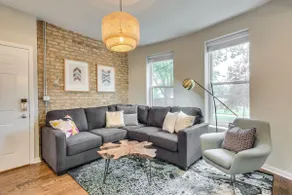 Vibrant & Stylish 4 Bed Condo Near Humboldt Park - Image 4