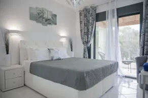 6 Bed Villa - Sleeps 15 - Pets - Pool - Jacuzzi - Image 2
