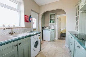 Fantástico apartamento apto para niños con internet de alta velocidad y jardín | Vistas al agua - Image 3