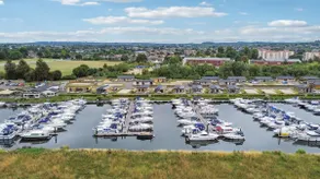 Luxury Lodge River Thames - Beautiful Marina Views - By Tempstay - Image 4