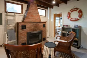 Rustic Private Cottage w/ 4 Bedrooms + Close to - Image 2
