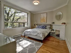 Chic 2BD Condo ★ 10/10 Walkscore ★ Free Parking ★ - Image 3