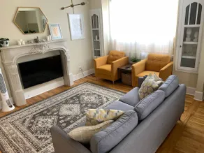 Chic 2BD Condo ★ 10/10 Walkscore ★ Free Parking ★ - Image 2