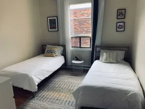 Chic 2BD Condo ★ 10/10 Walkscore ★ Free Parking ★ - Image 5