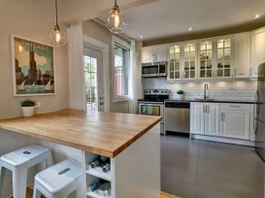 Chic 2BD Condo ★ 10/10 Walkscore ★ Free Parking ★ - Image 4