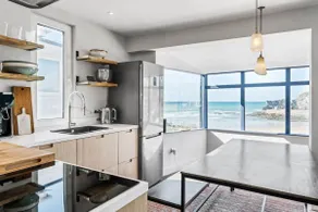 Beach House with Stunning Sea Views - Image 5