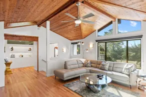 Sunset Villa: Upscale Three Bedroom Three Bath with Ocean Views - Image 4