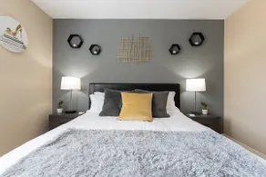 Saints 2BDRM King Suite | Deluxe Living Cali - Image 4