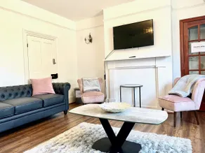 The Estate - 11 Bed - Sleeps 22 - Private Garden - Image 2