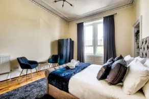Stunning 5 bedroom apt, close to city centre, SEC, Hydro and motorway - Image 3