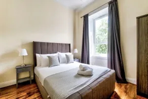 Stunning 5 bedroom apt, close to city centre, SEC, Hydro and motorway - Image 5