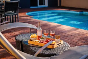 Family villa with pool – 6 guests - Image 5