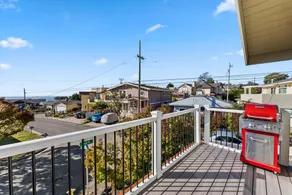 Bright and Sunny in Seacliff - Image 2
