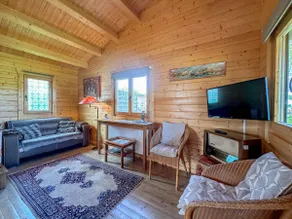 Romantic wooden cottage with lots of art - Image 4