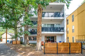 Ninth Street Retreat - Image 3