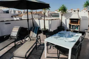 Stunning 2 bedroom apartment with Pool View - Image 5