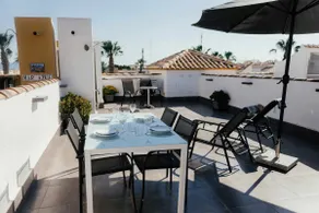 Stunning 2 bedroom apartment with Pool View - Image 4