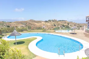 Ferienwohnung mit Terrasse, beheiztem Pool und Garten | Bergblick - Image 2